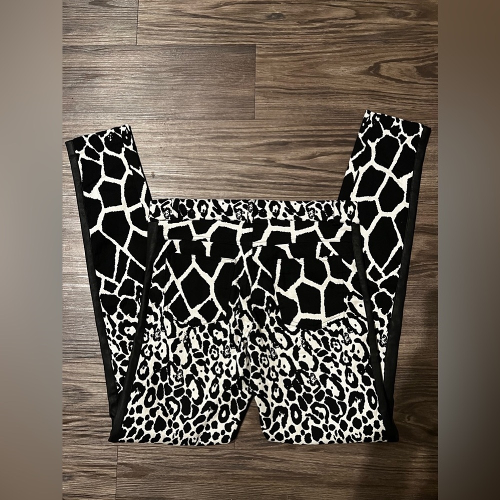 Nicole Miller Women's Black and White Animal print - Picture 2 of 7